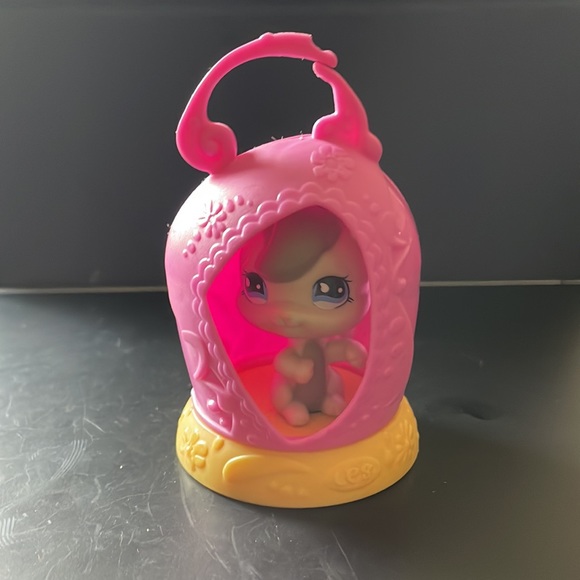 Bobble Head Squirrel with stand and canopy - Picture 5 of 5